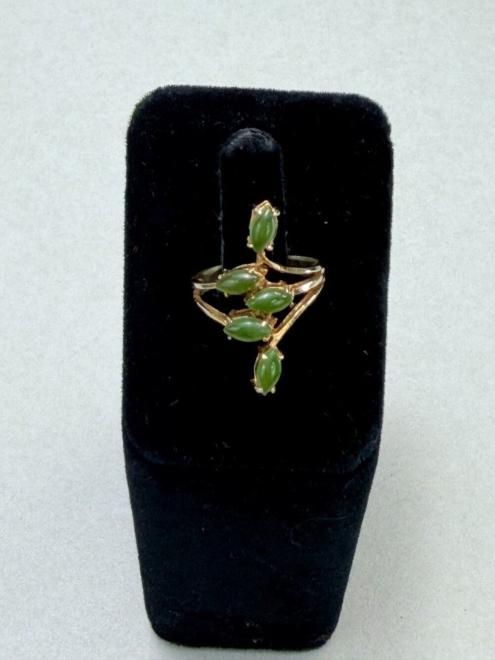 Vintage Green Jadeite Style Marquise Cabochon Gold Tone Ring Small Sz 4.5